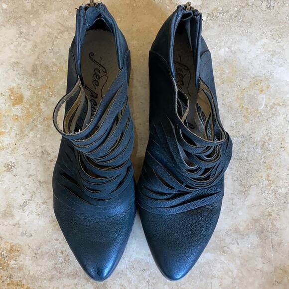 Free People Lost Valley Ankle Boot in Washed Black Size: 37 - Picture 2 of 5